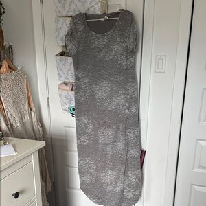 Gray Sheath Maxi Dress with Crew Neck and Short Sleeves